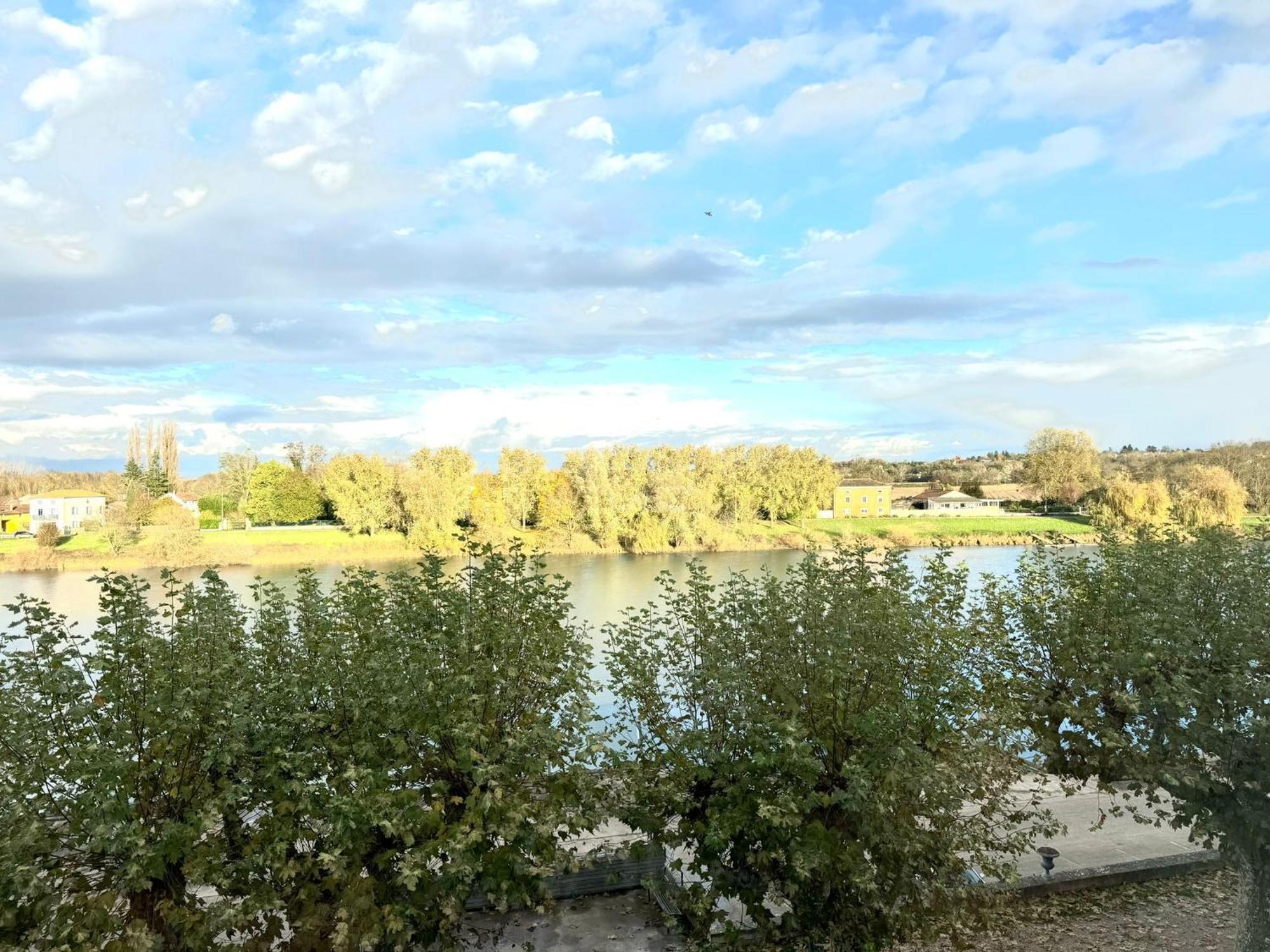 Appartement Quai Saone - By Primo C0Nciergerie Tournus Esterno foto